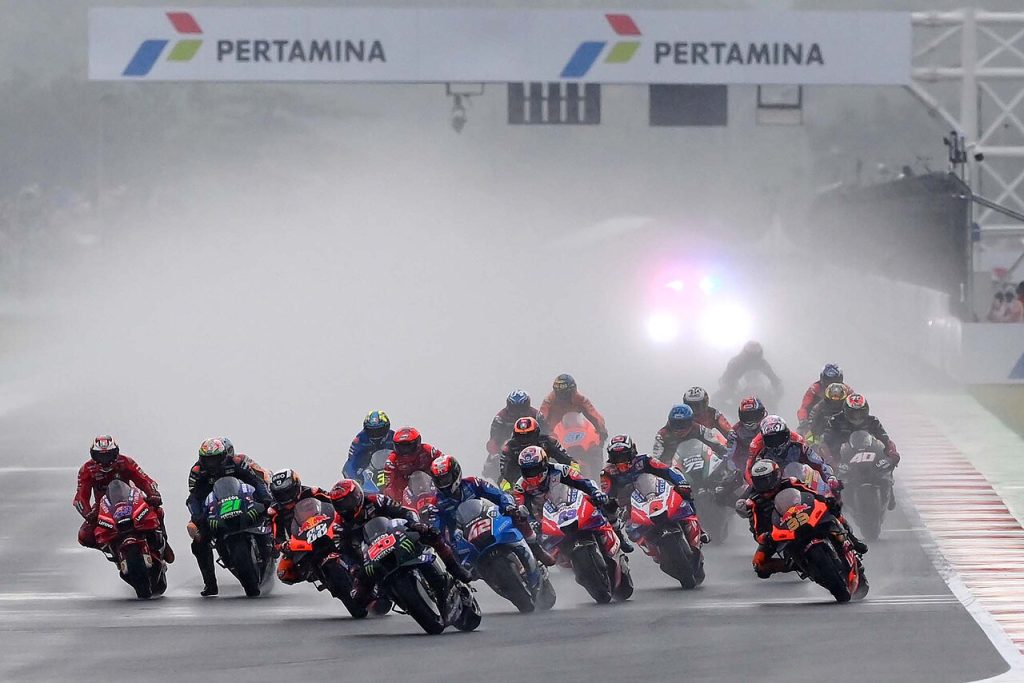 Pembalap MotoGP melaju di Sirkuit Mandalika, Lombok